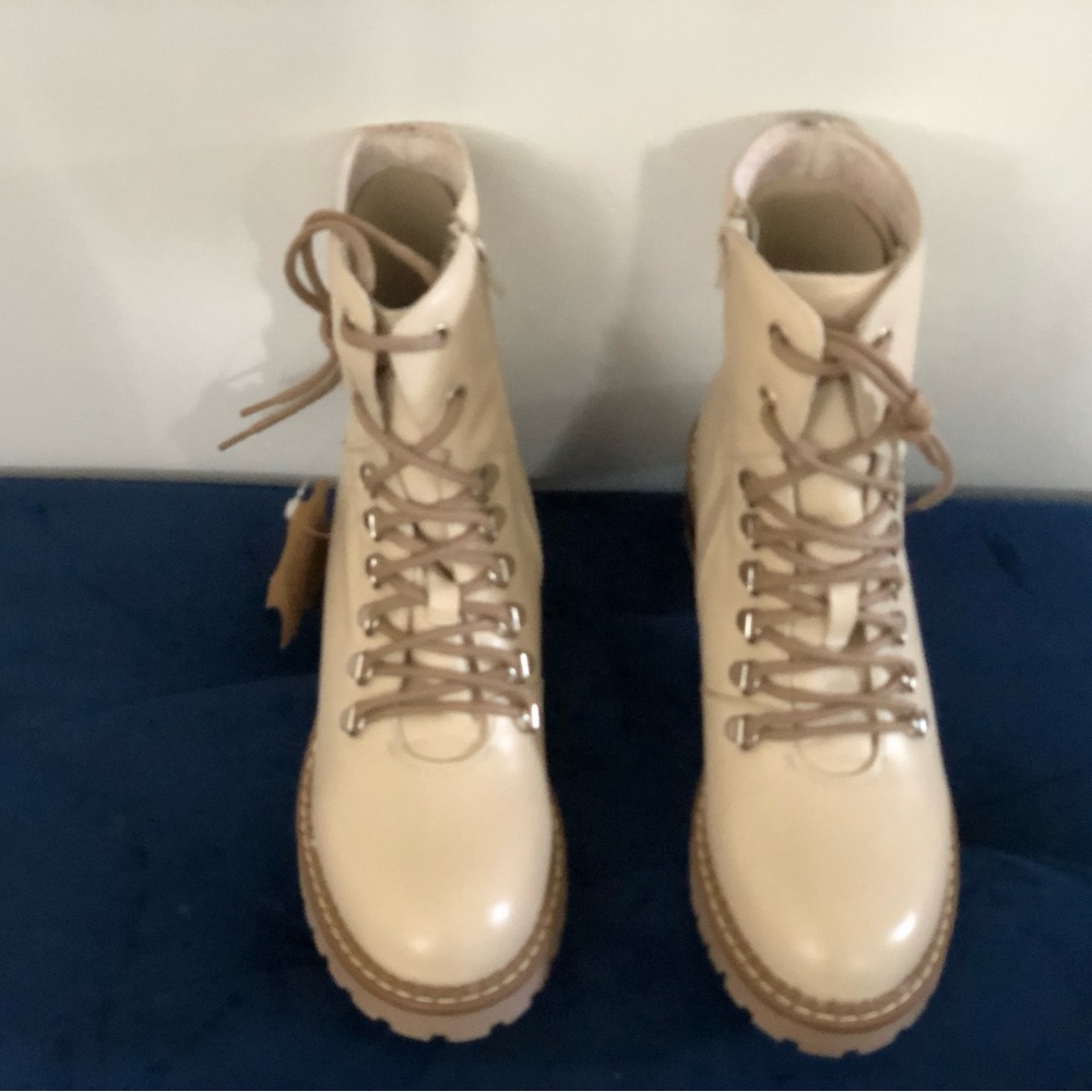 Bertuchi Cream Leather Booties